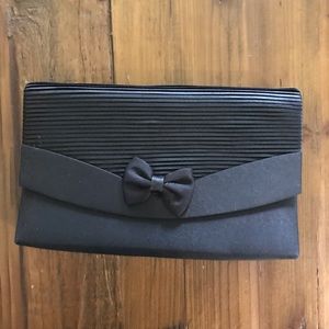 La Regale black clutch